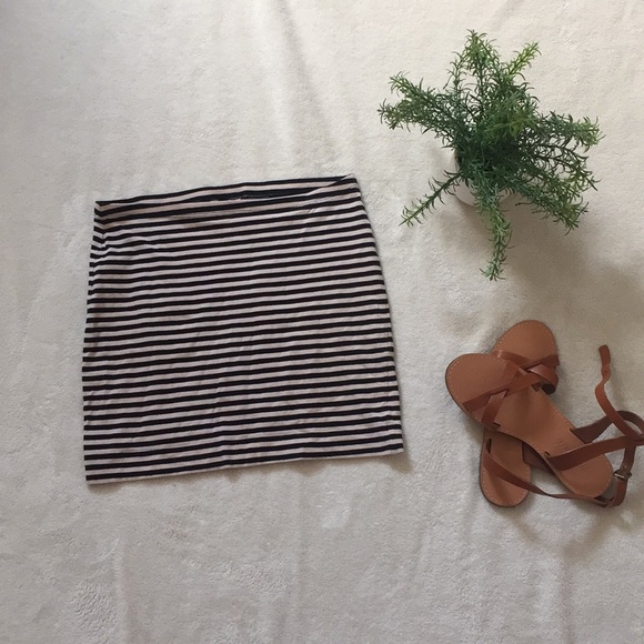 H&M Dresses & Skirts - H&M Striped body con skirt